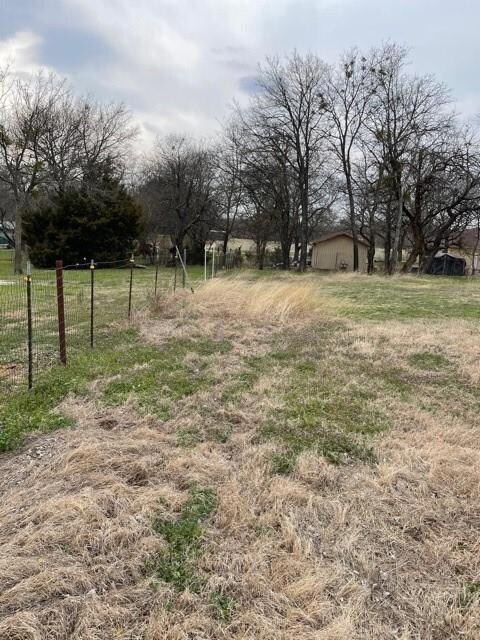 510 Parker St, Azle, TX 76020 - photo 2