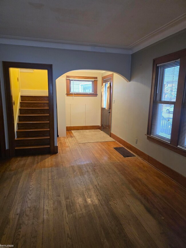 8071 Harding, Center Line, MI 48015 - photo 5