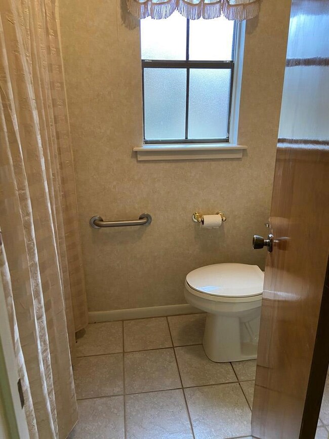 1715 Longhorn Ave, Bay City, TX 77414 - photo 7