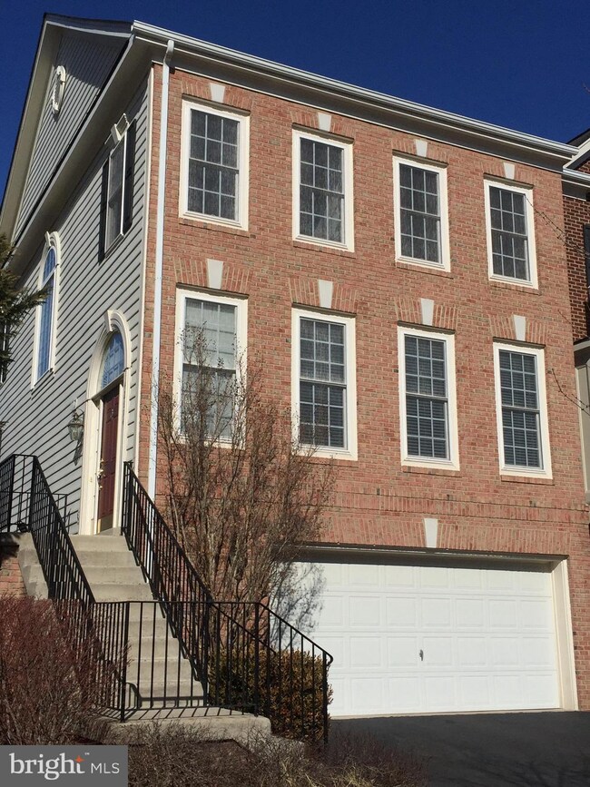 42694 Rolling Rock Square, Chantilly, VA 20152 - photo 3