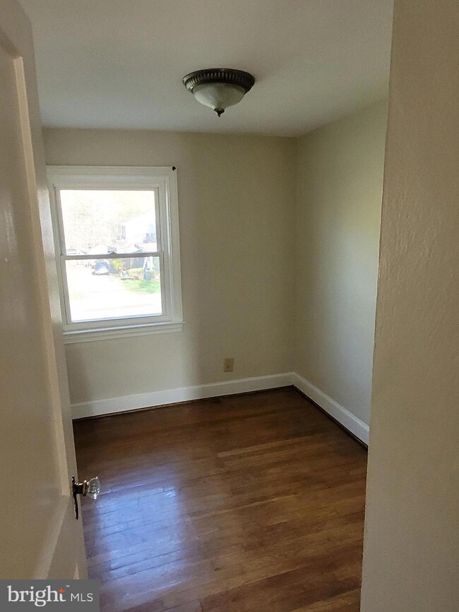 331 S Washington St unit B, Berkeley Springs, WV 25411 - photo 4