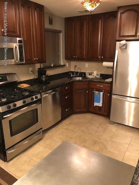 100 Hampton Place unit 170, Staten Island, NY 10309 - photo 2