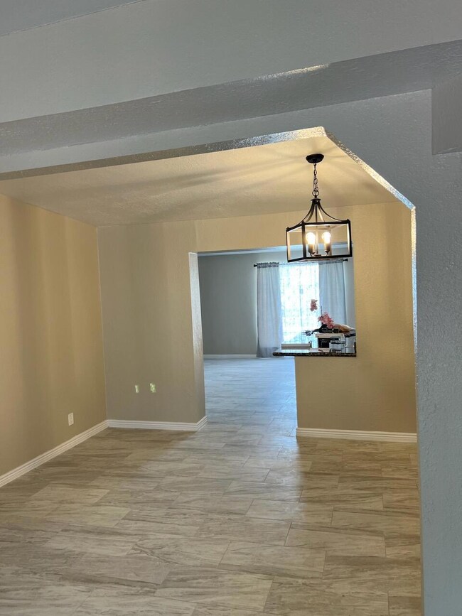 305 Bernadine Ave, El Paso, TX 79915 - photo 3