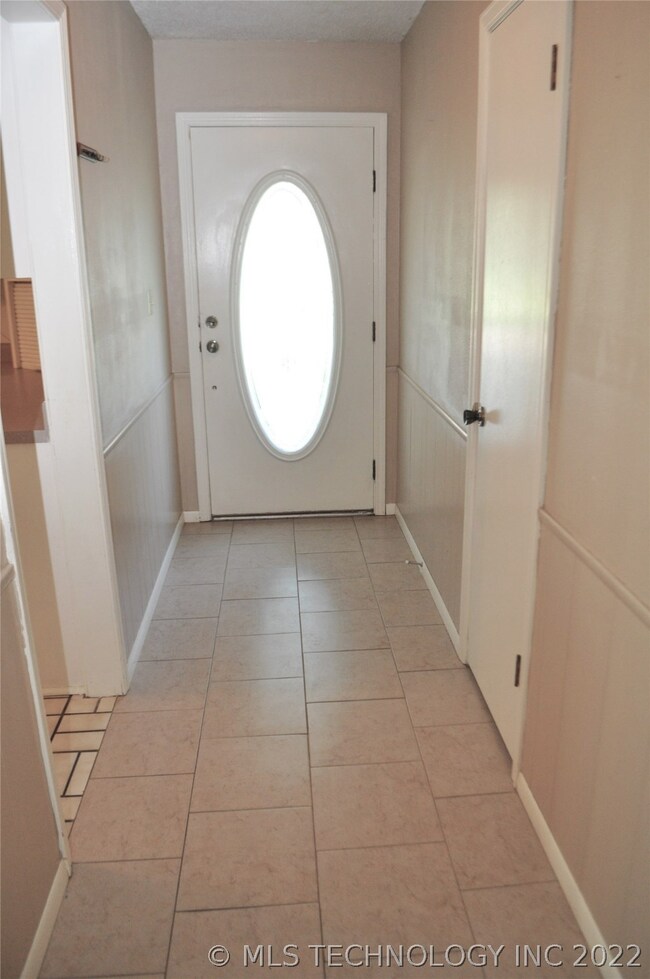 906 N Florence Ave, Claremore, OK 74017 - photo 6