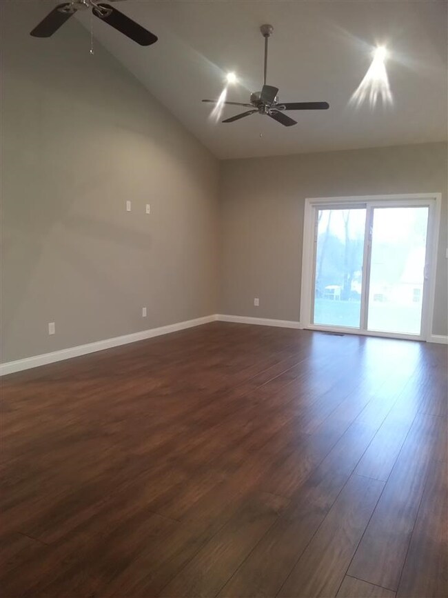 306 E Flora St, Washington, IN 47501 - photo 3