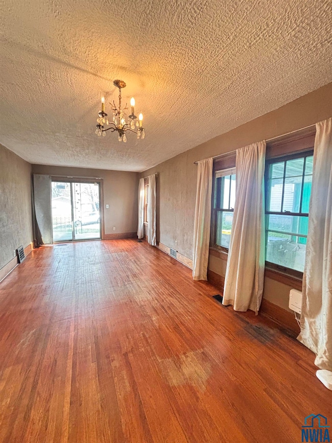 1825 S Cypress St, Sioux City, IA 51106 - photo 4