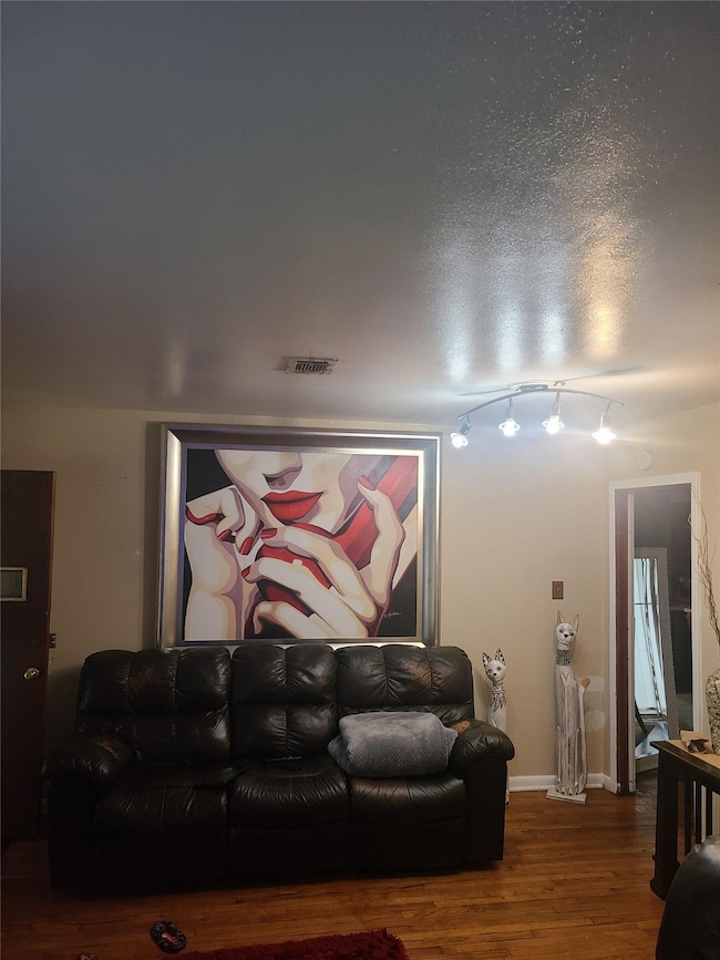 10130 Bretton Dr, Houston, TX 77016 - photo 3