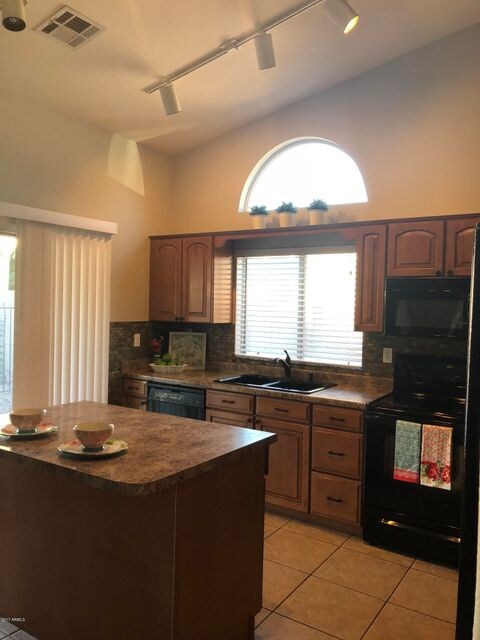 Lupine Kitchen 1