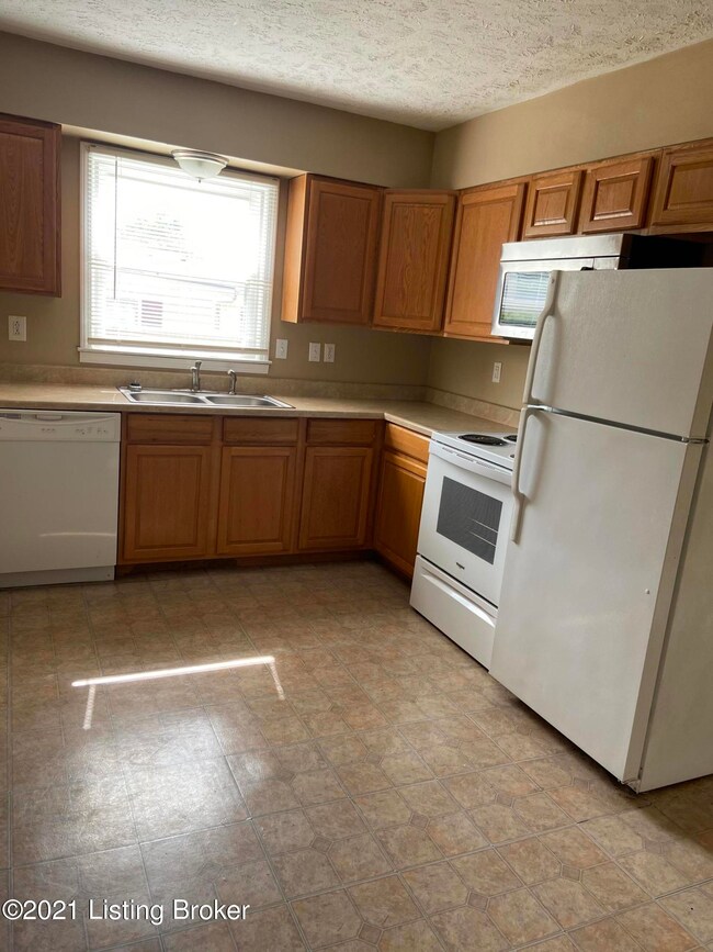 5811 Shelby St, Louisville, KY 40291 - photo 6