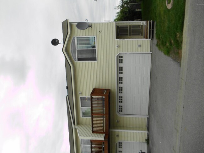 961 Oakridge