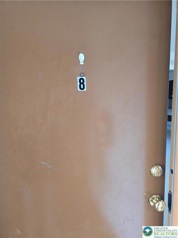 2027 Willow Park Rd unit 8, Bethlehem, PA 18020 - photo 2