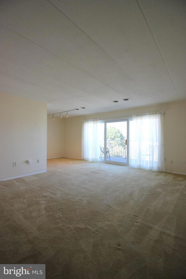 2630 Wagon Dr unit 1C, Alexandria, VA 22303 - photo 2