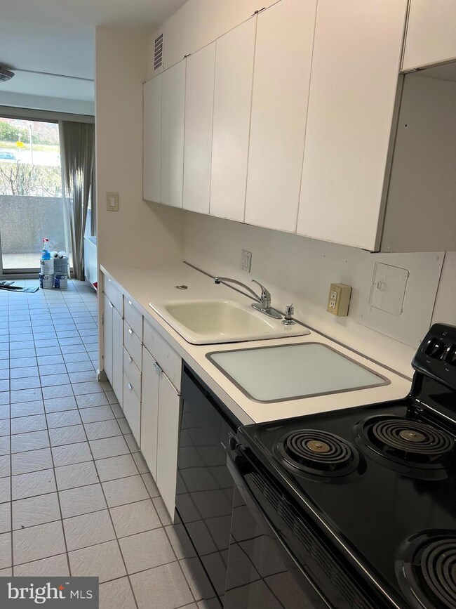 Green Hill Condominiums unit WB-111, Wynnewood, PA 19096 - photo 2