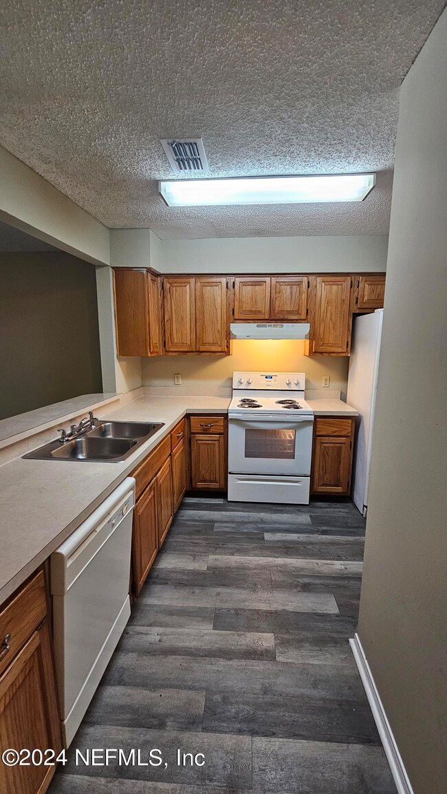 4516 Melissa Ct N, Jacksonville, FL 32210 - photo 7