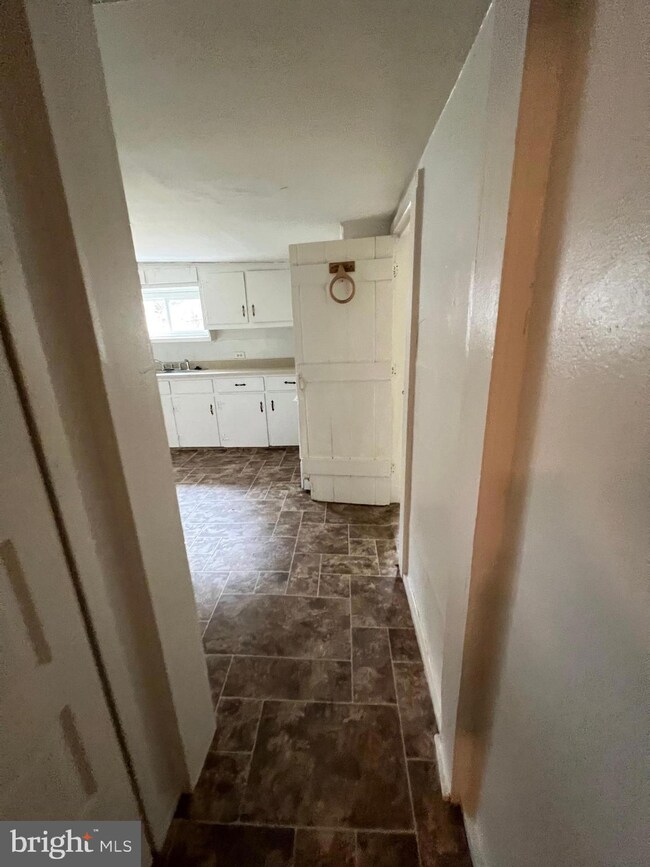 202 S Samuel St unit 102, Charles Town, WV 25414 - photo 4