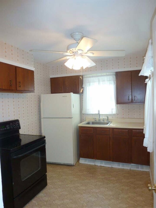 1901 E Greenlawn Ct, Muncie, IN 47302 - photo 5