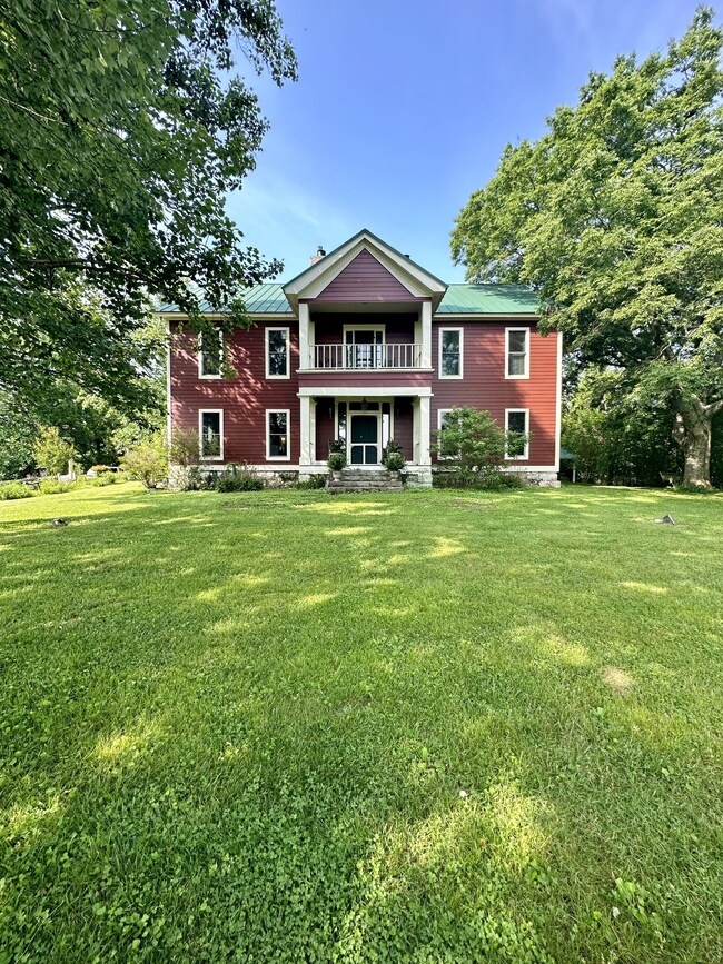 1098 New Center Church Rd, Shelbyville, TN 37160 - photo 2