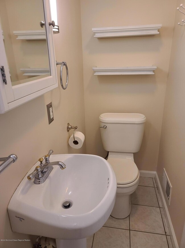 Island View First floor bath