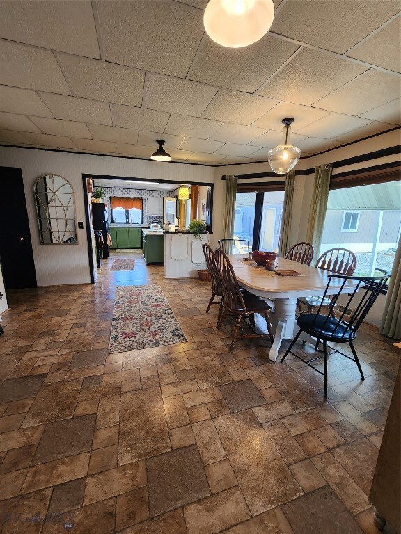 Dining Room to kitchen