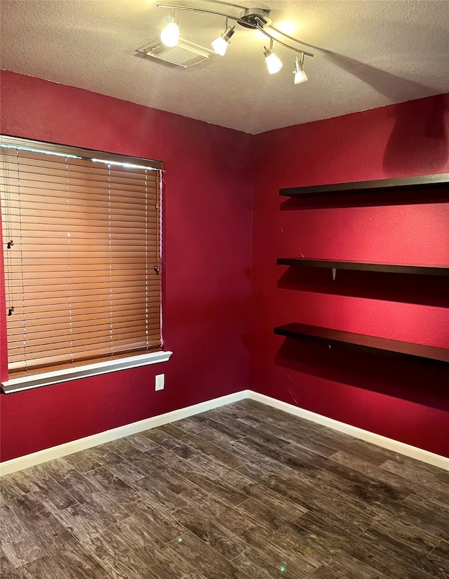 2655 Skyview Shadows Ct, Houston, TX 77047 - photo 6