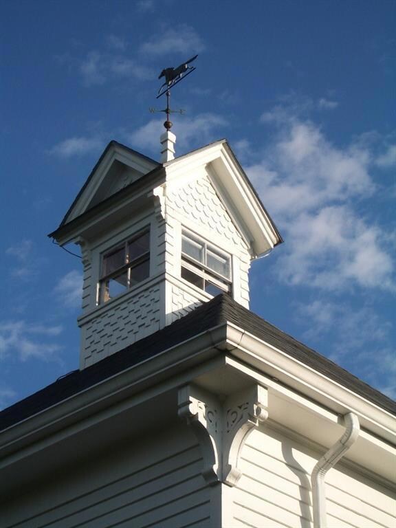 Detail of the cupola and barn...