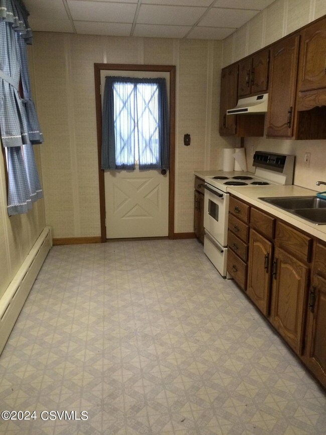 125 S Pearl St, Shamokin, PA 17872 - photo 7