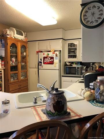 Breakfast bar in kitchen