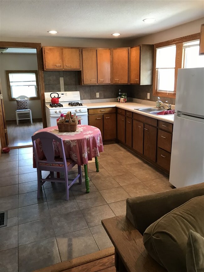 115 W 18th St, Auburn, IN 46706 - photo 3