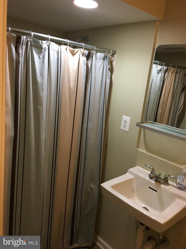 11521 Underoak Ct, Reston, VA 20191 - photo 6