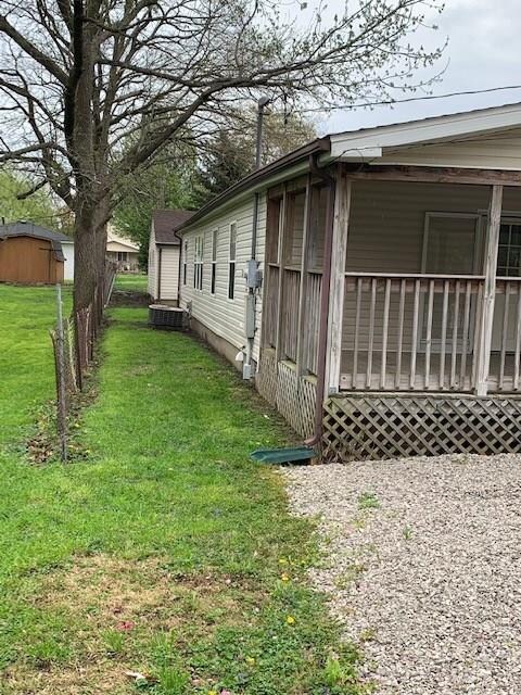 325 S B St, Thorntown, IN 46071 - photo 3