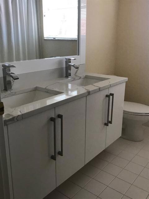 Upstairs 1st bathroom