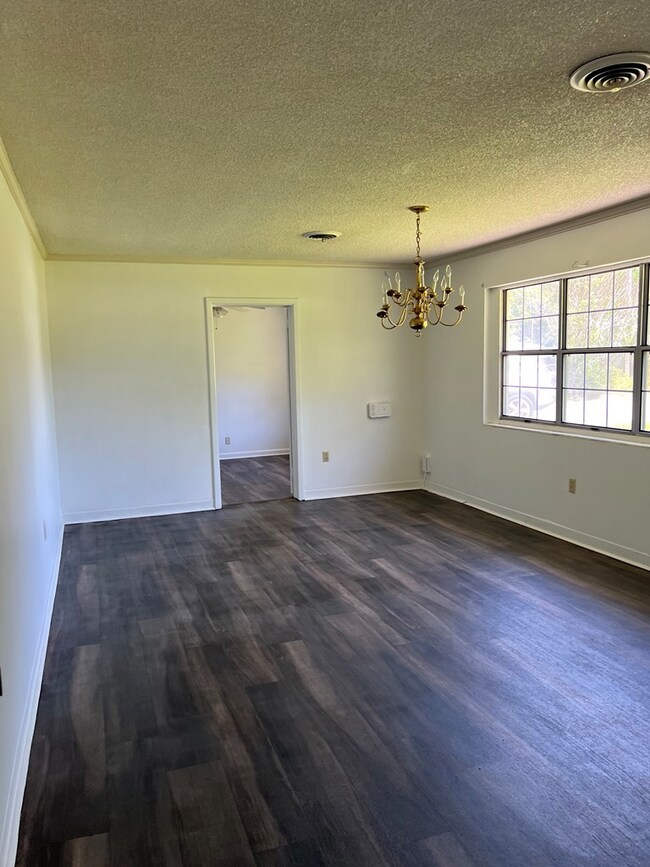 510 Forest Cir, Douglas, GA 31533 - photo 3