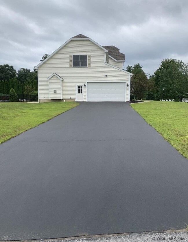 29 Stablegate Dr, Clifton Park, NY 12065 - photo 3