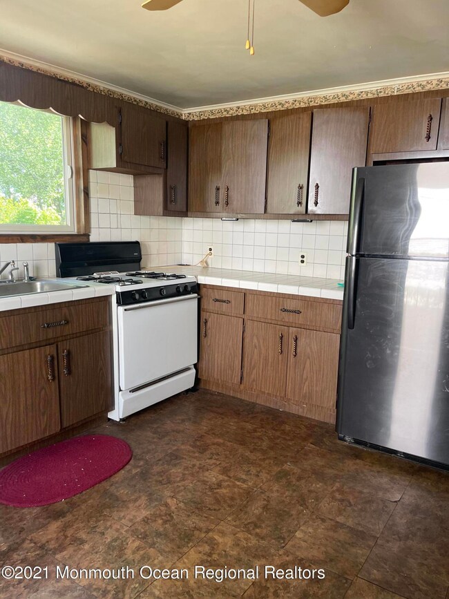 339 E Columbus Place, Long Branch, NJ 07740 - photo 6