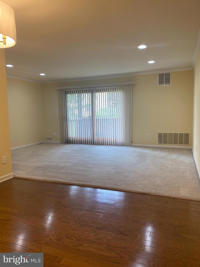 407 Lindsey Ct unit 407, Marlton, NJ 08053 - photo 5