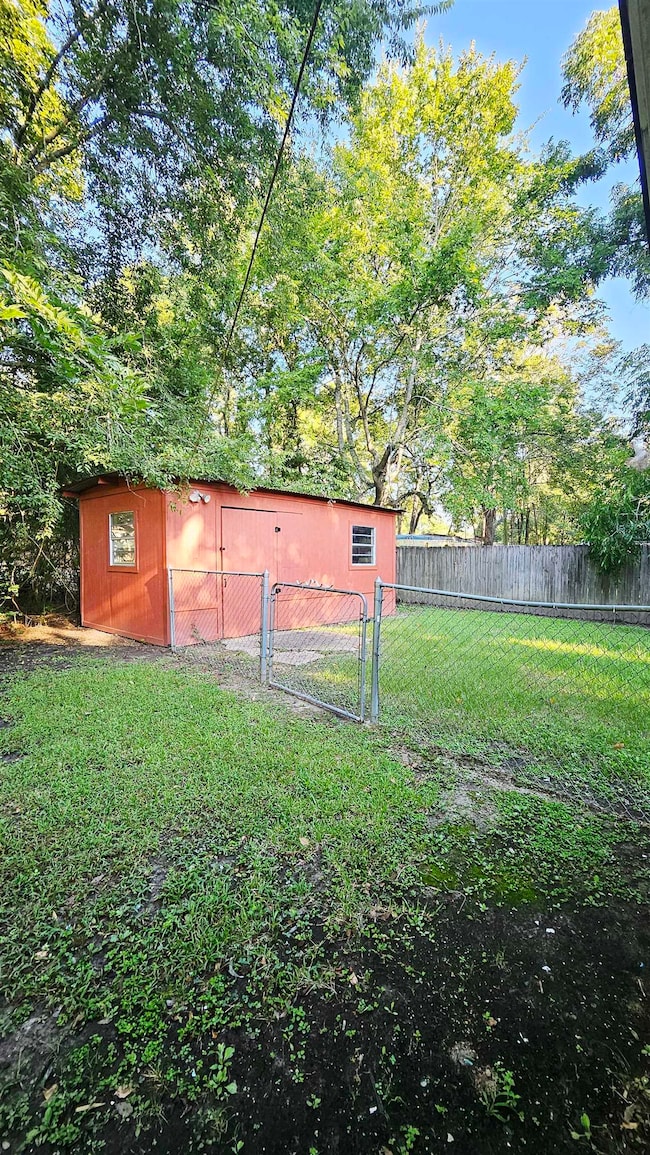 140 W Hooks St, Sour Lake, TX 77659 - photo 4