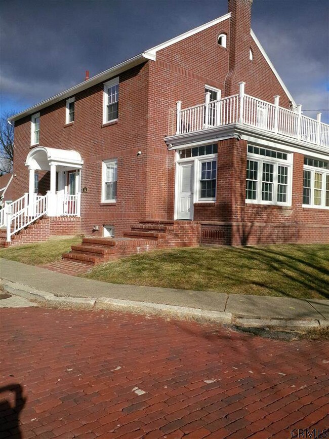 16 Grandview Ave, Troy, NY 12180 - photo 2