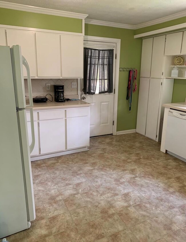 211 Pinehurst Dr, Dublin, GA 31021 - photo 3