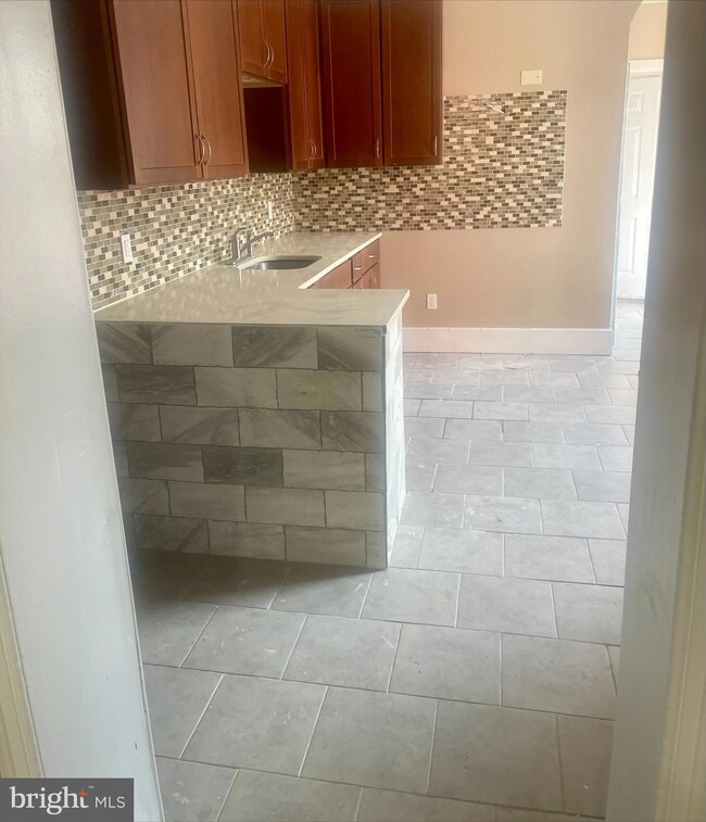 612 Spruce St, Reading, PA 19602 - photo 3