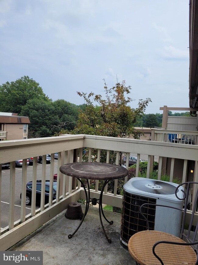 8502 Barrington Ct unit I, Springfield, VA 22152 - photo 2