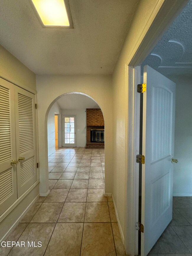 386 Mccune Rd unit A, El Paso, TX 79915 - photo 4