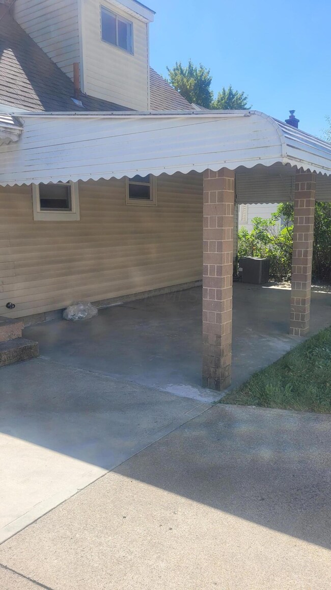 633 Roth Ave, Columbus, OH 43228 - photo 3