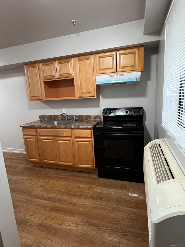 385 Putnam Ave unit 38, Hamden, CT 06517 - photo 6