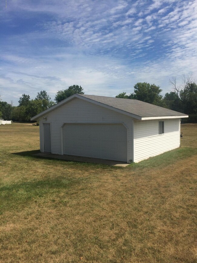 4351 Hickory View Ct, Moline, MI 49335 - photo 6