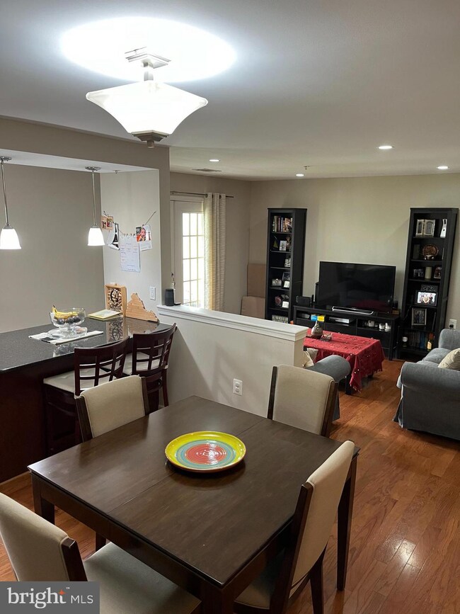 4081 S Four Mile Run Dr unit 401, Arlington, VA 22204 - photo 6