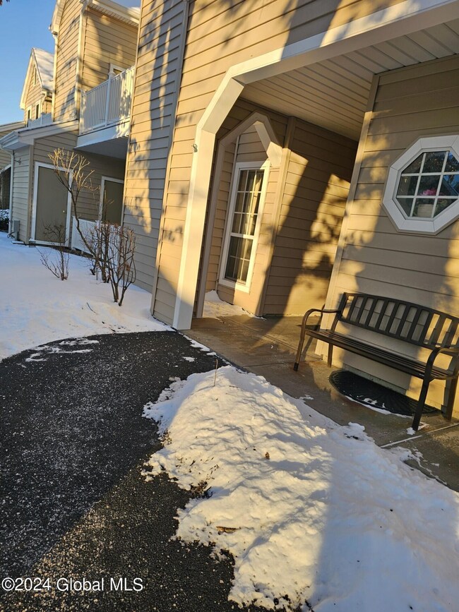 413 Hampton Place Blvd, Troy, NY 12180 - photo 3