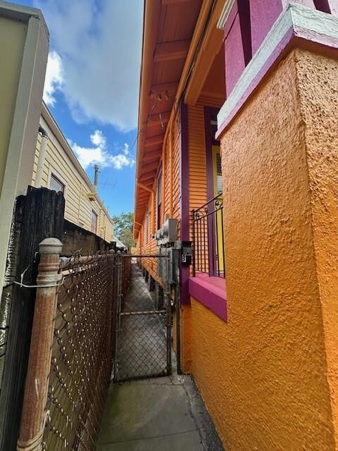 Unit B is a few steps down the side alley