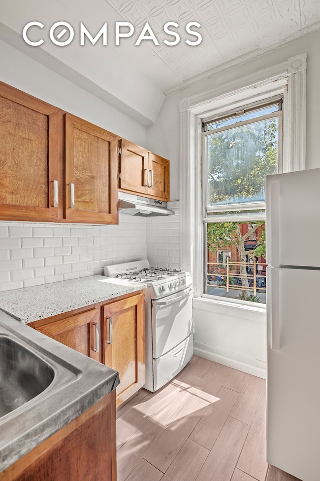 208 Lewis Ave unit 3F, Brooklyn, NY 11221 - photo 5