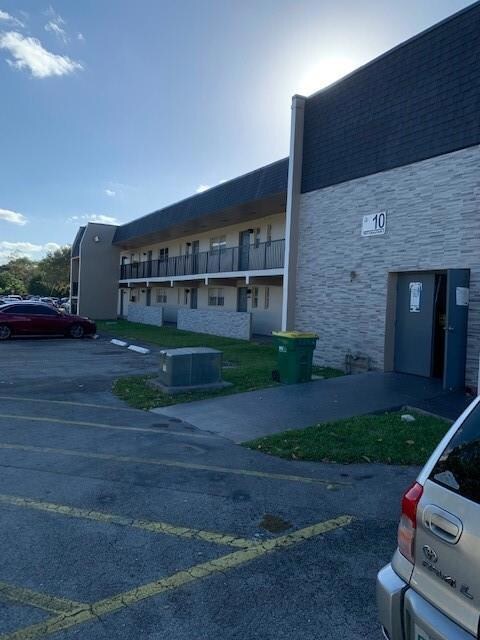 7801 S Colony Cir unit 101, Tamarac, FL 33321 - photo 2