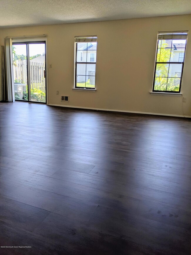 31 Farragut Square, Freehold, NJ 07728 - photo 6